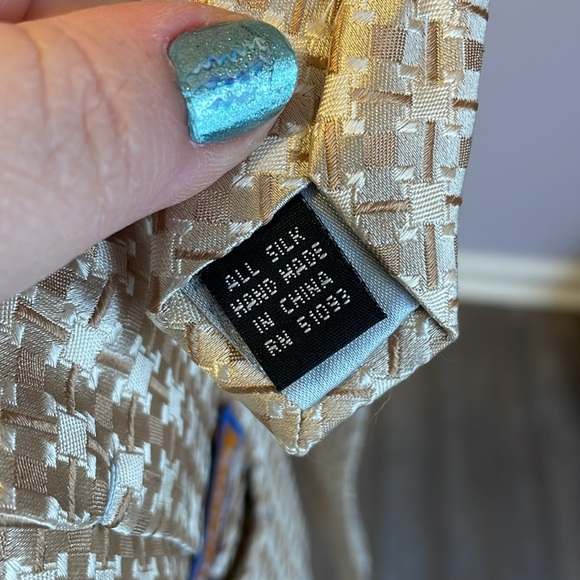 Steve Harvey Collection Gold Silver Tan Geometric Design Silk Handmade Necktie - Picture 6 of 13